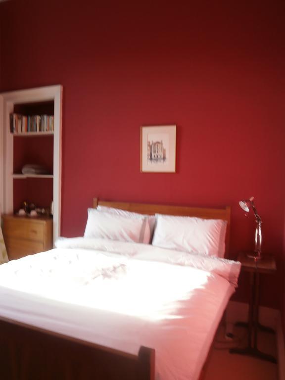 Winter Cherry Bed & Breakfast Edinburgh Room photo