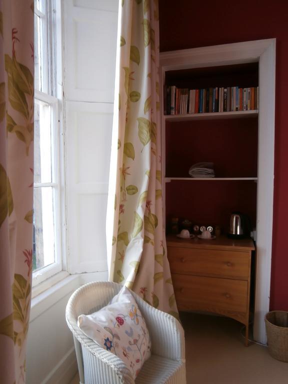 Winter Cherry Bed & Breakfast Edinburgh Room photo
