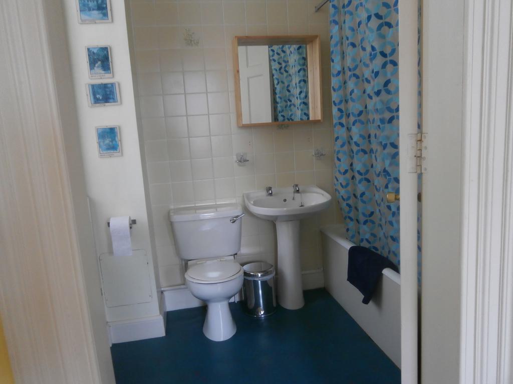 Winter Cherry Bed & Breakfast Edinburgh Room photo